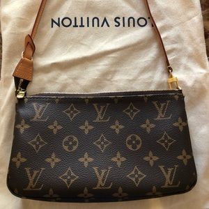 ❌ sold ❌ Louis Vuitton Pochette Accessories NM